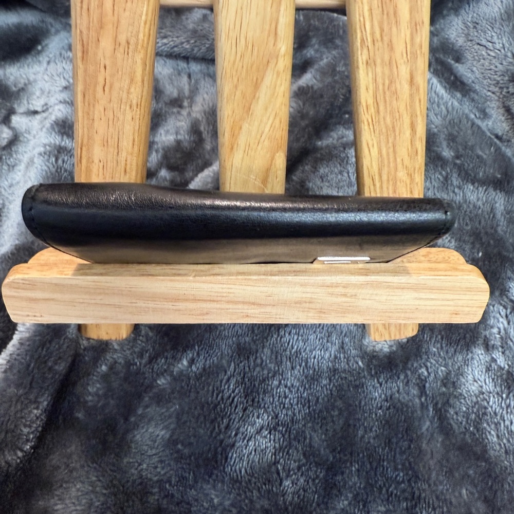 Gucci Black Leather Key Holder with Silver Detail - Picture 11 of 12